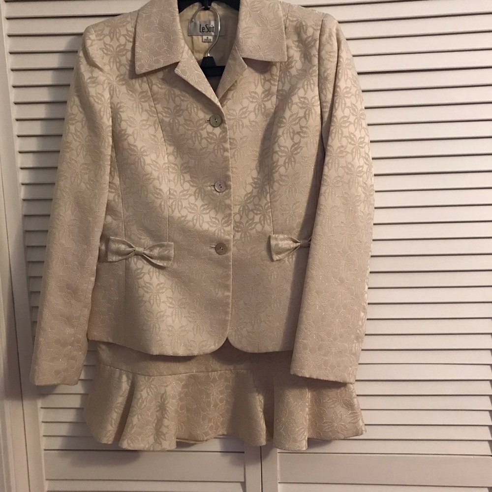 2 piece dress suit with flared skirt